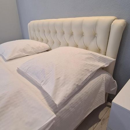 Apartaments On Vulytsia Heroiv Ato 32 Krivoy Rog Ngoại thất bức ảnh