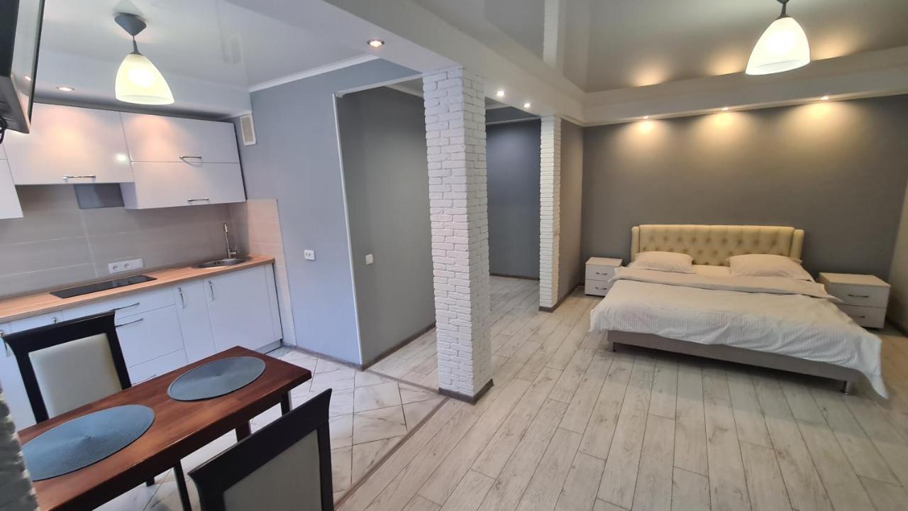 Apartaments On Vulytsia Heroiv Ato 32 Krivoy Rog Ngoại thất bức ảnh