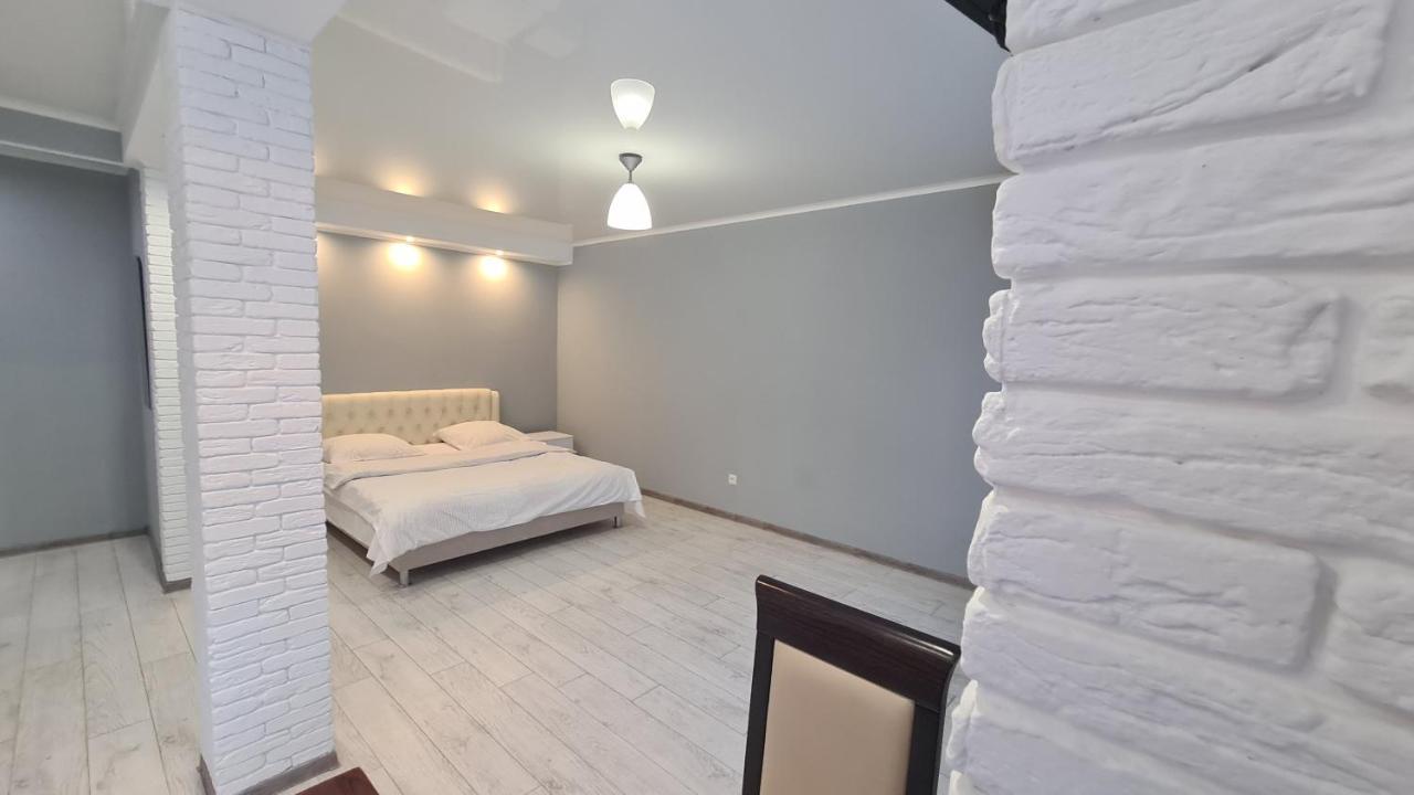 Apartaments On Vulytsia Heroiv Ato 32 Krivoy Rog Ngoại thất bức ảnh