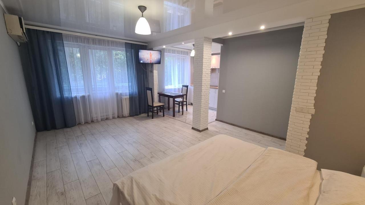 Apartaments On Vulytsia Heroiv Ato 32 Krivoy Rog Ngoại thất bức ảnh