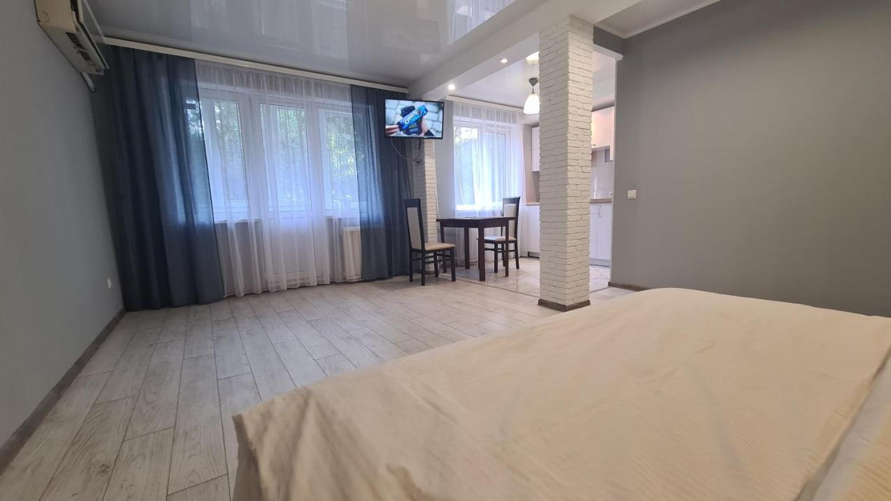 Apartaments On Vulytsia Heroiv Ato 32 Krivoy Rog Ngoại thất bức ảnh