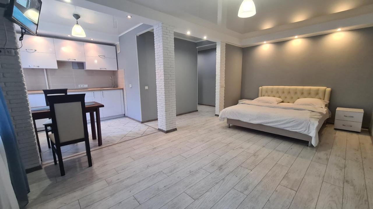 Apartaments On Vulytsia Heroiv Ato 32 Krivoy Rog Ngoại thất bức ảnh