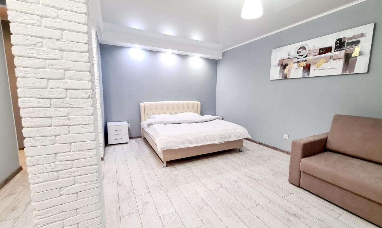 Apartaments On Vulytsia Heroiv Ato 32 Krivoy Rog Ngoại thất bức ảnh